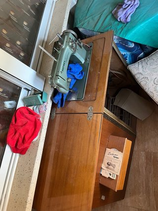 Máquina de coser Refrey Transforma con mueble