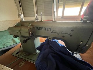 Máquina de coser Refrey Transforma con mueble