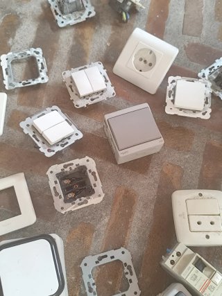 Material eléctrico variado