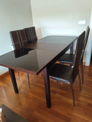Mesa comedor y 4 sillas