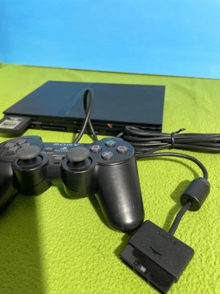 PlayStation 2 con 3 mandos y EyeToy