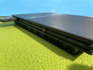 PlayStation 2 con 3 mandos y EyeToy