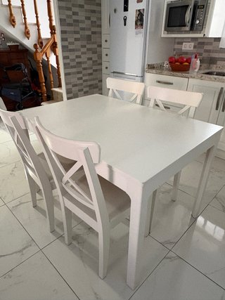 4 Sillas de madera blancas