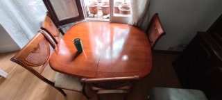 Mesa y 4 sillas de comedor