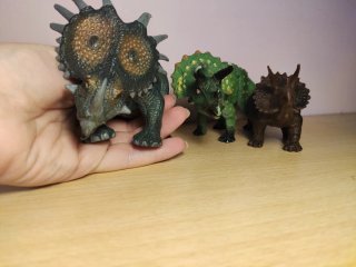 Lote 3 figuras dinosaurios Triceratops