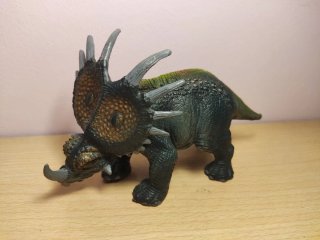Lote 3 figuras dinosaurios Triceratops