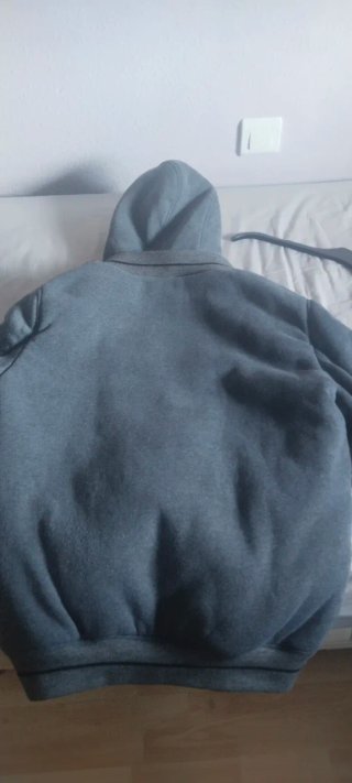 Chaqueta Roberto Torreta acolchada gris y negra