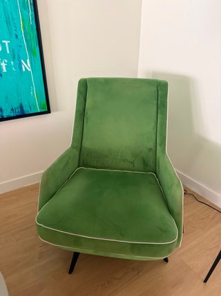 Sillón moderno de terciopelo verde