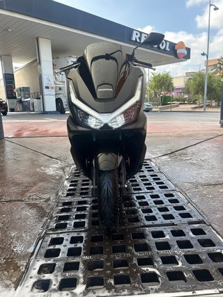 Honda PCX 125 Negra 2025 - 22.000 km