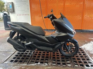 Honda PCX 125 Negra 2025 - 22.000 km