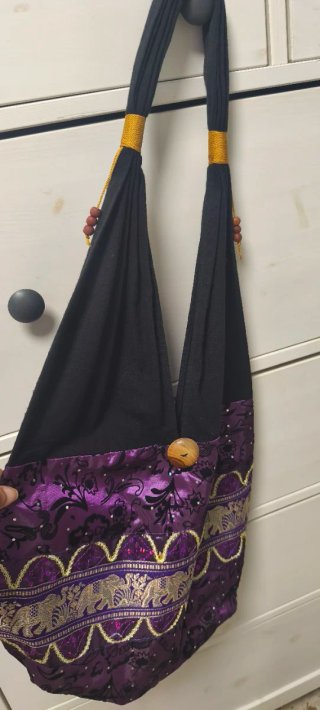 Bolso de seda negro y morado