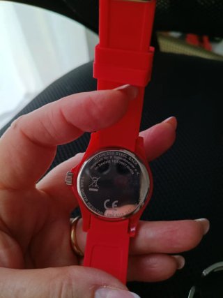 Lote de 4 relojes de cuarzo,sin marca específica.