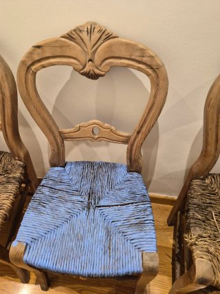 Sillas rústicas de madera para restaurar