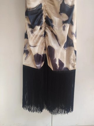 Vestido estampado con flecos