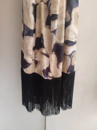 Vestido estampado con flecos