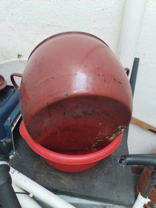 Olla Roja Grande con Tapa