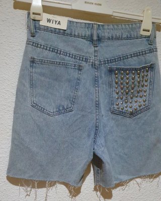 Shorts vaqueros con tachuelas