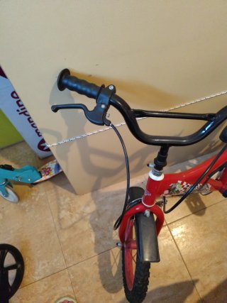 Bicicleta infantil roja