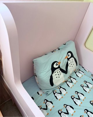 Cama extensible rosa con colchon NATTSMYG