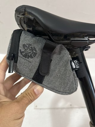 Bolsito para bicicleta gris