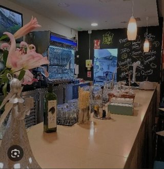 Se alquila Bar con Cocina