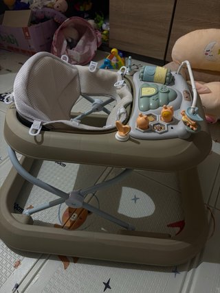 Andador y bañera para bebé