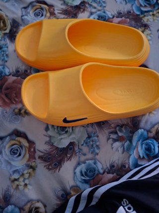 Nike ReactXRejuven8 Chanclas Amarillas
