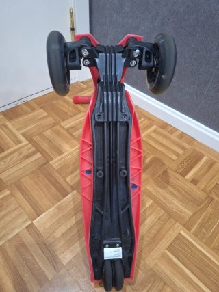 Patinete Micro Maxi Deluxe Glow LED Rojo