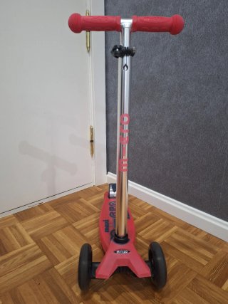 Patinete Micro Maxi Deluxe Glow LED Rojo