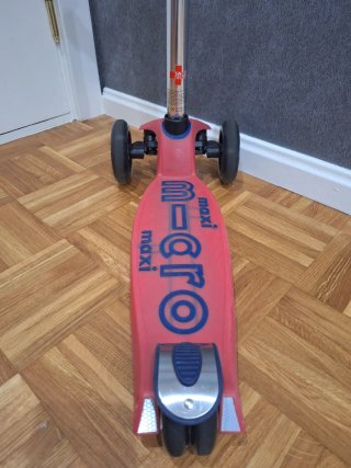 Patinete Micro Maxi Deluxe Glow LED Rojo