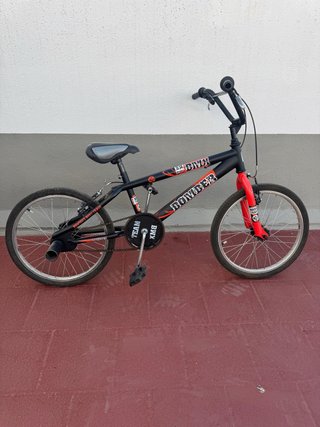 Bicicleta BMX Bomber Negra y Roja