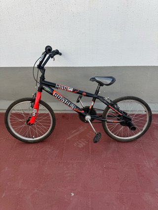 Bicicleta BMX Bomber Negra y Roja