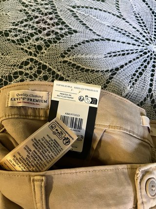 Pantalón Levi's beige sin estrenar, talla 31,