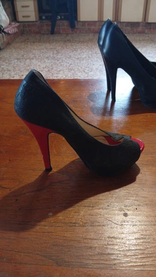 Zapatos tacón negros y rojos talla 36