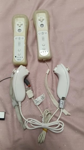 Consola Wii + 2 Mandos + Nunchuk + Wii Sports