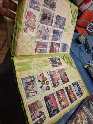 Lote 2 álbumes de cromos Tele Pop y V