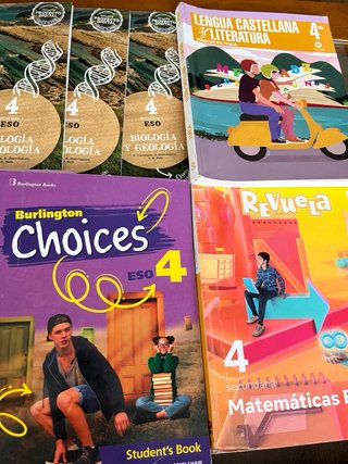 Libros 4 ESO del instituto Juan Antonio Fernández.