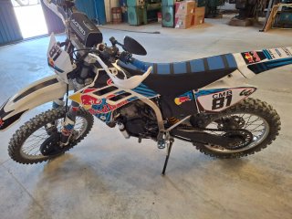 Moto Enduro 125 Red Bull