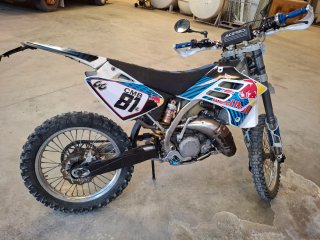 Moto Enduro 125 Red Bull