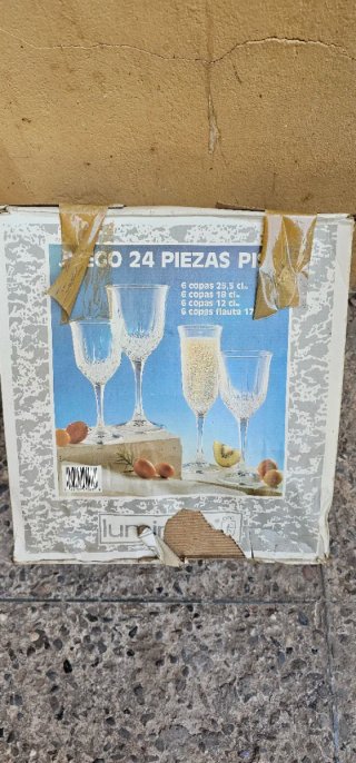 Juego de vasos y platos de cristal dorado