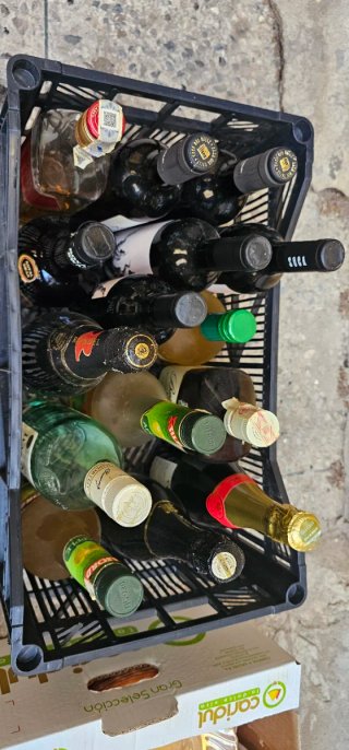 Juego de vasos y platos de cristal dorado