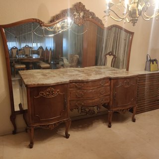 Mueble de salón con espejo