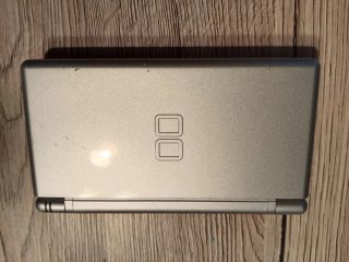 Nintendo DS Lite Plata + Cargador y Tarjeta