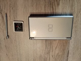 Nintendo DS Lite Plata + Cargador y Tarjeta