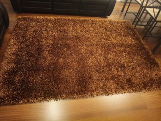 Alfombra sintética marrón