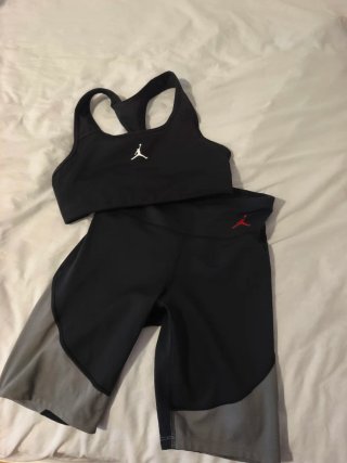 Conjunto deportivo Jordan top y mallas