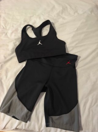 Conjunto deportivo Jordan top y mallas