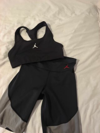 Conjunto deportivo Jordan top y mallas