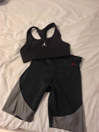 Conjunto deportivo Jordan top y mallas