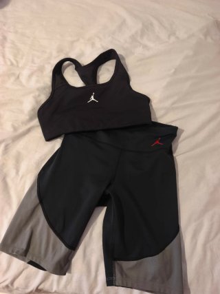 Conjunto deportivo Jordan top y mallas